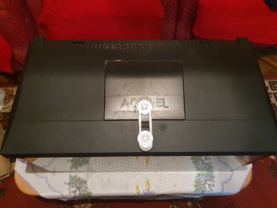 Vând acvariu 60l Aquael
