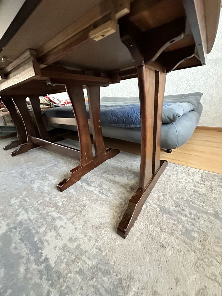 Продам стол и 8 стульев