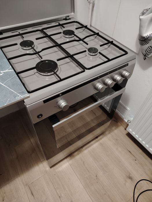 Vând aragaz Heinner nou. cu garanție 3 ani