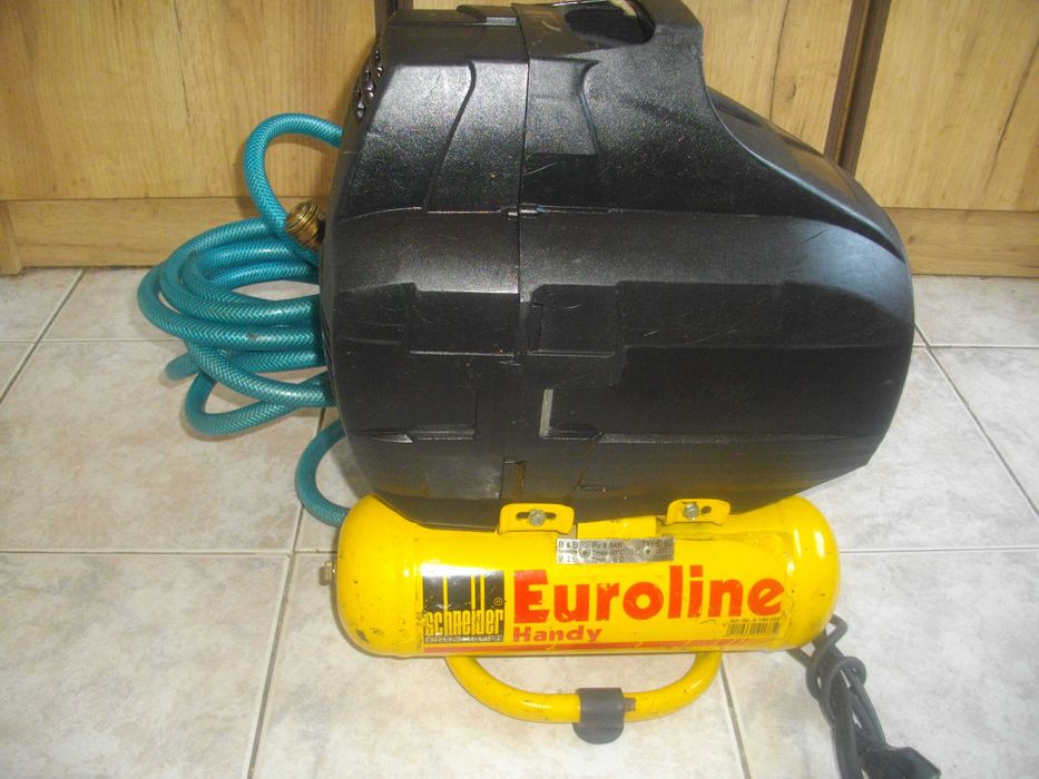 Малък  Безмаслен Бутален Компресор 2L-9bar 12Kg Scheider Euroline Hand