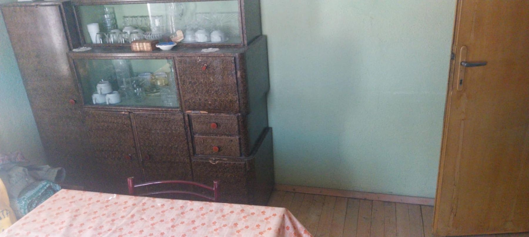 Продаваме етаж от къща в град  Панагюрище