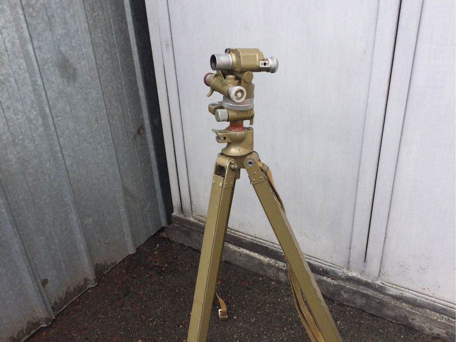 Буссоль, бинокль.