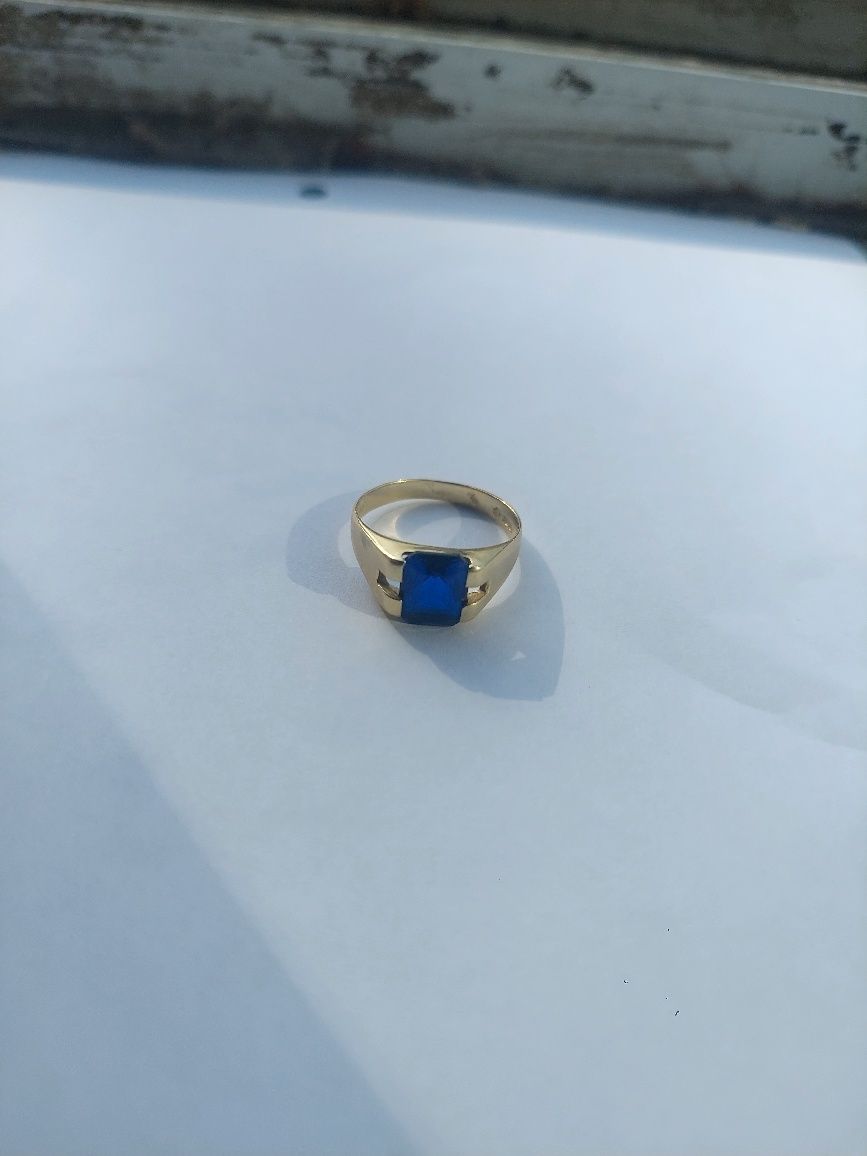 Inel barbati aur 14k cu piatra spinel culoare albastru safir