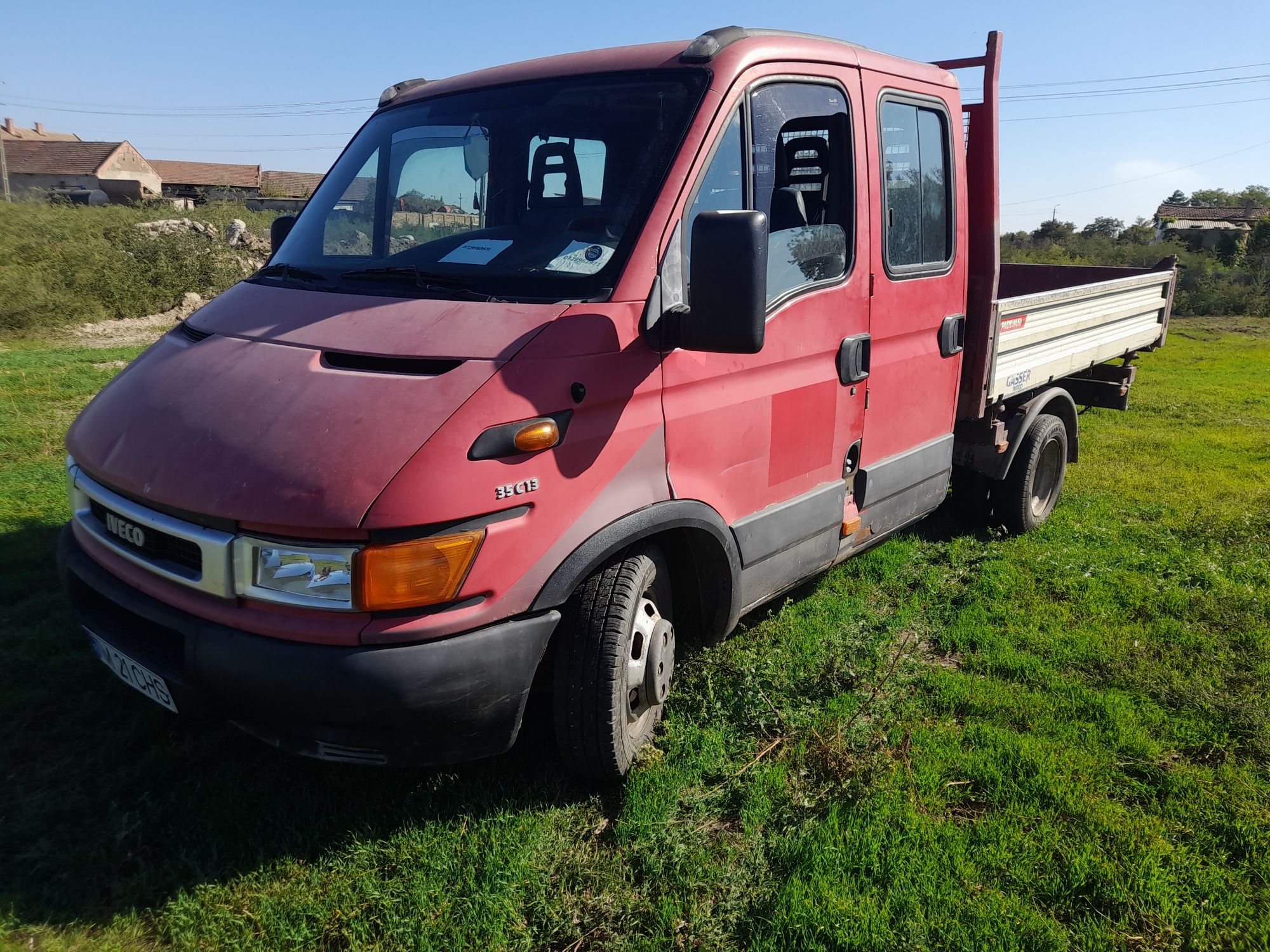 Vind Iveco Dayli basculabil.