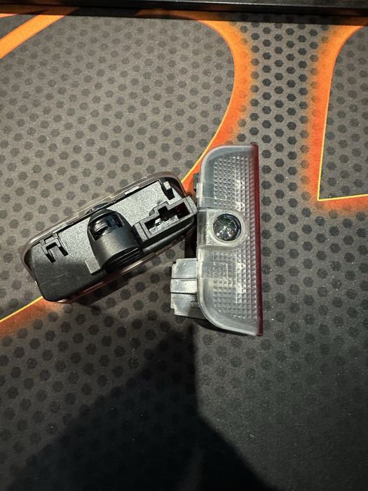 Led светлини с лого за врати Skoda superb