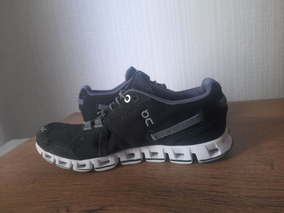 On Cloud дамски маратонки 36 номер.