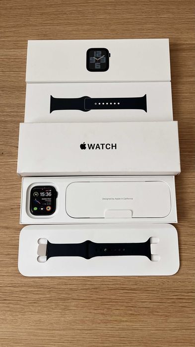 Apple Watch SE 2 (44mm, GPS) – ca nou, cu garanție și accesorii