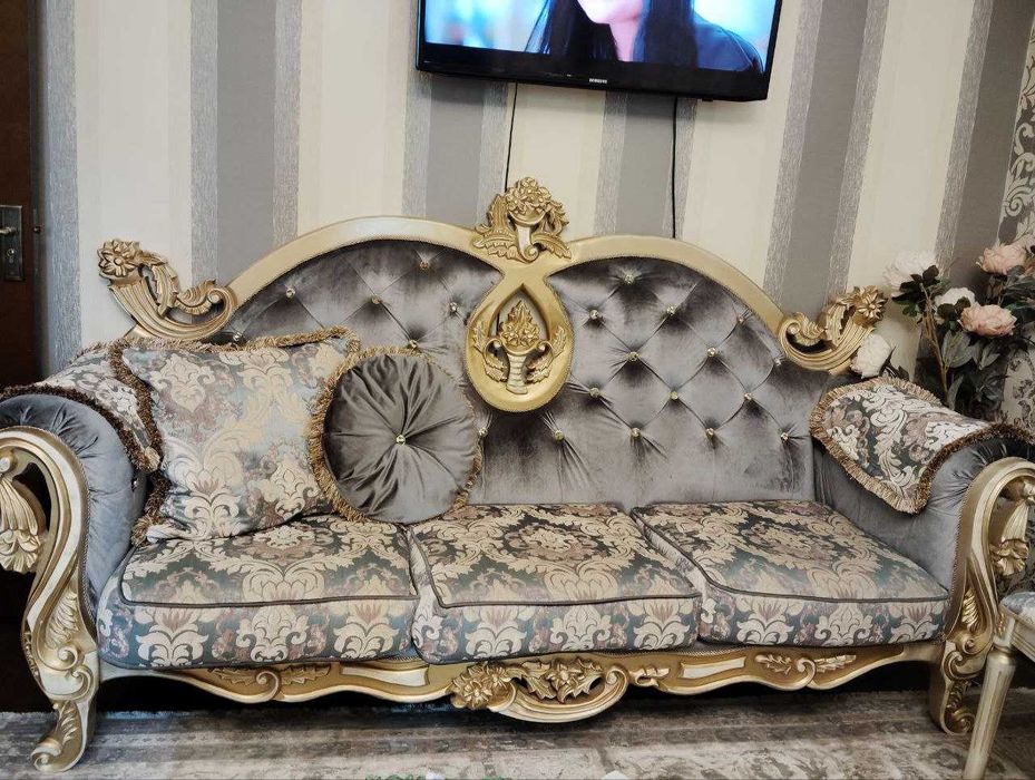 Классический диван и кресло из дерево