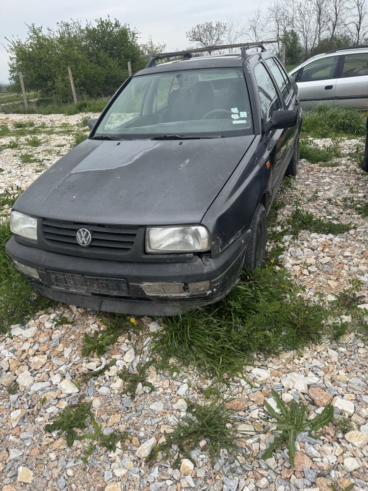 Volkswagen Vento 1.8 90