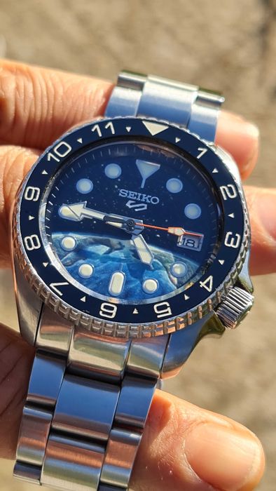 Seiko 5 Earth Voyager