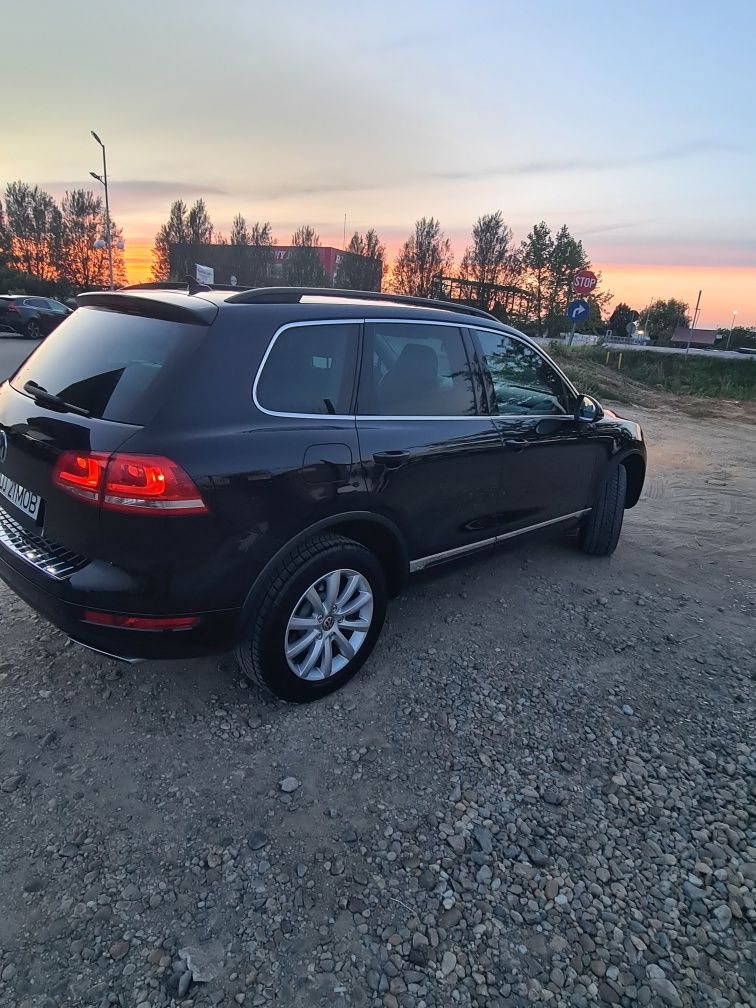 Vând Volkswagen Touareg