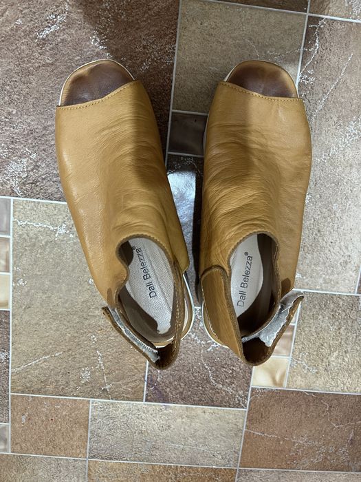 Женская обувь