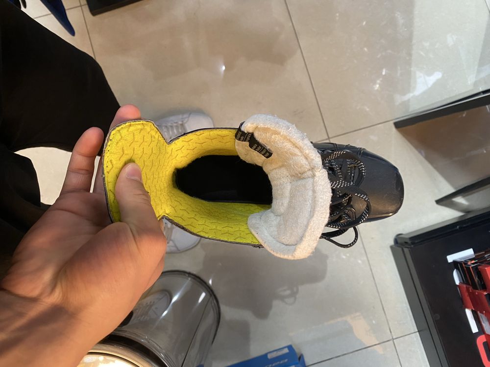 продаю коньки Supreme bauer s37