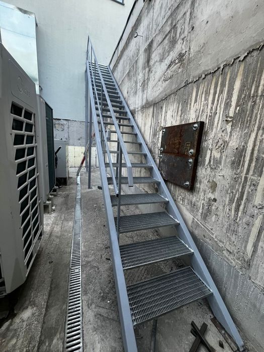 Scări metalice profesionale