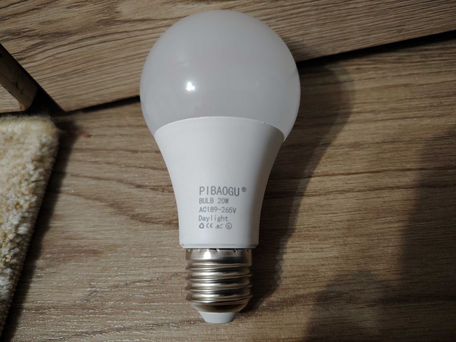 Bec led 20W , lumina alba , fasung E 27 normal , 28 lei 2 bucati