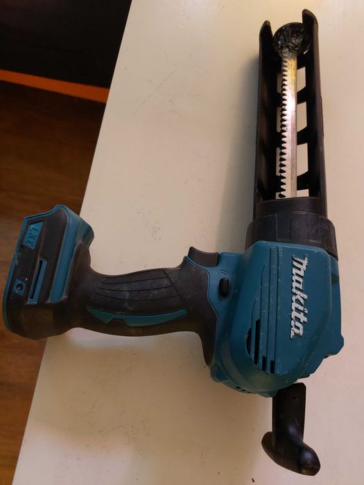 Makita  DCG 180  18 v