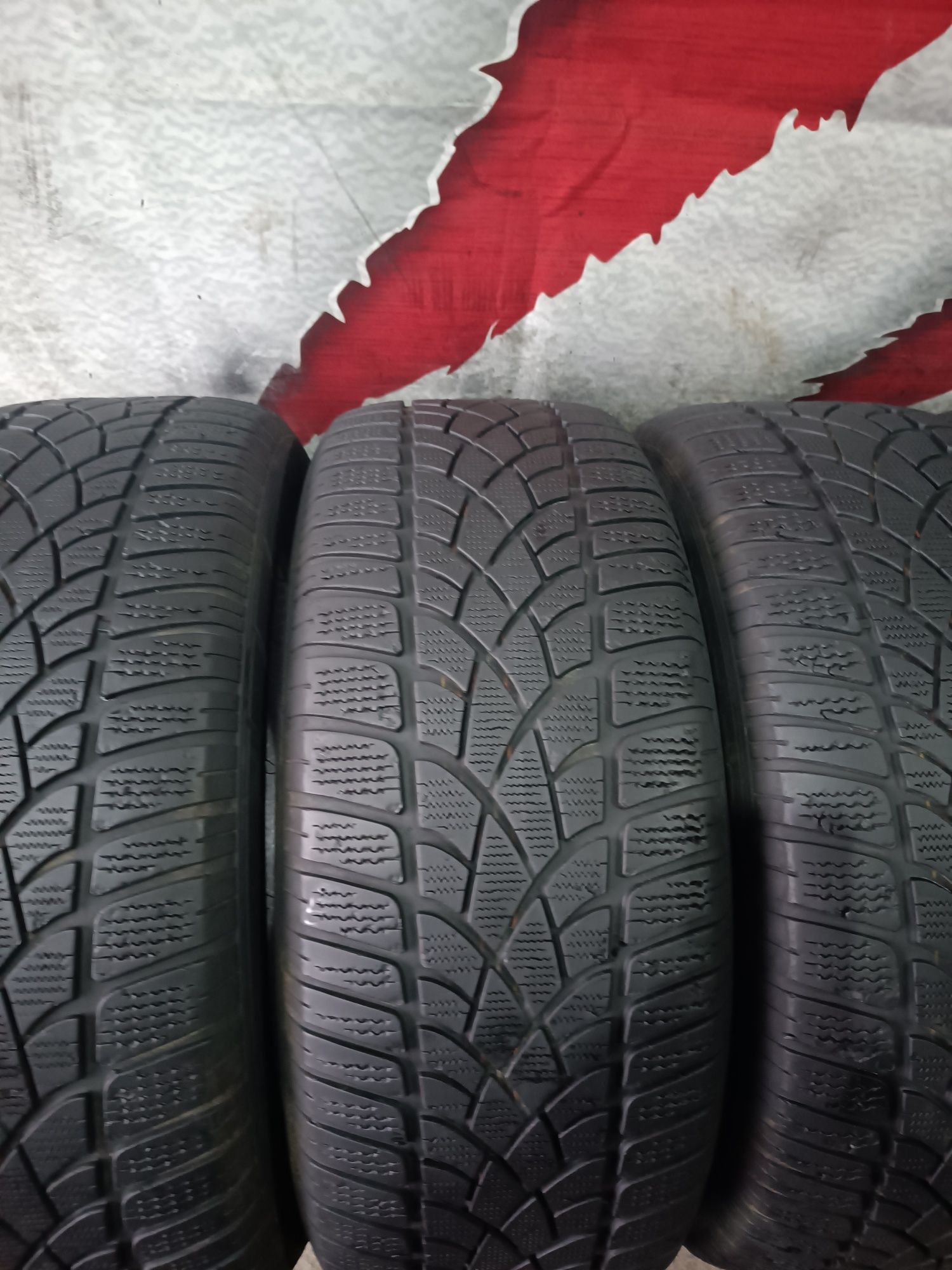 255/50/19 Dunlop .