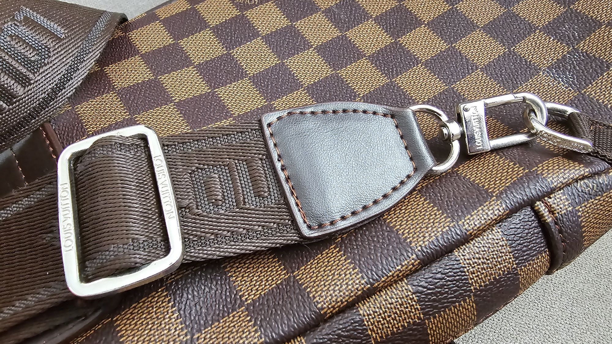 Чанта Louis Vuitton avenue sling bag