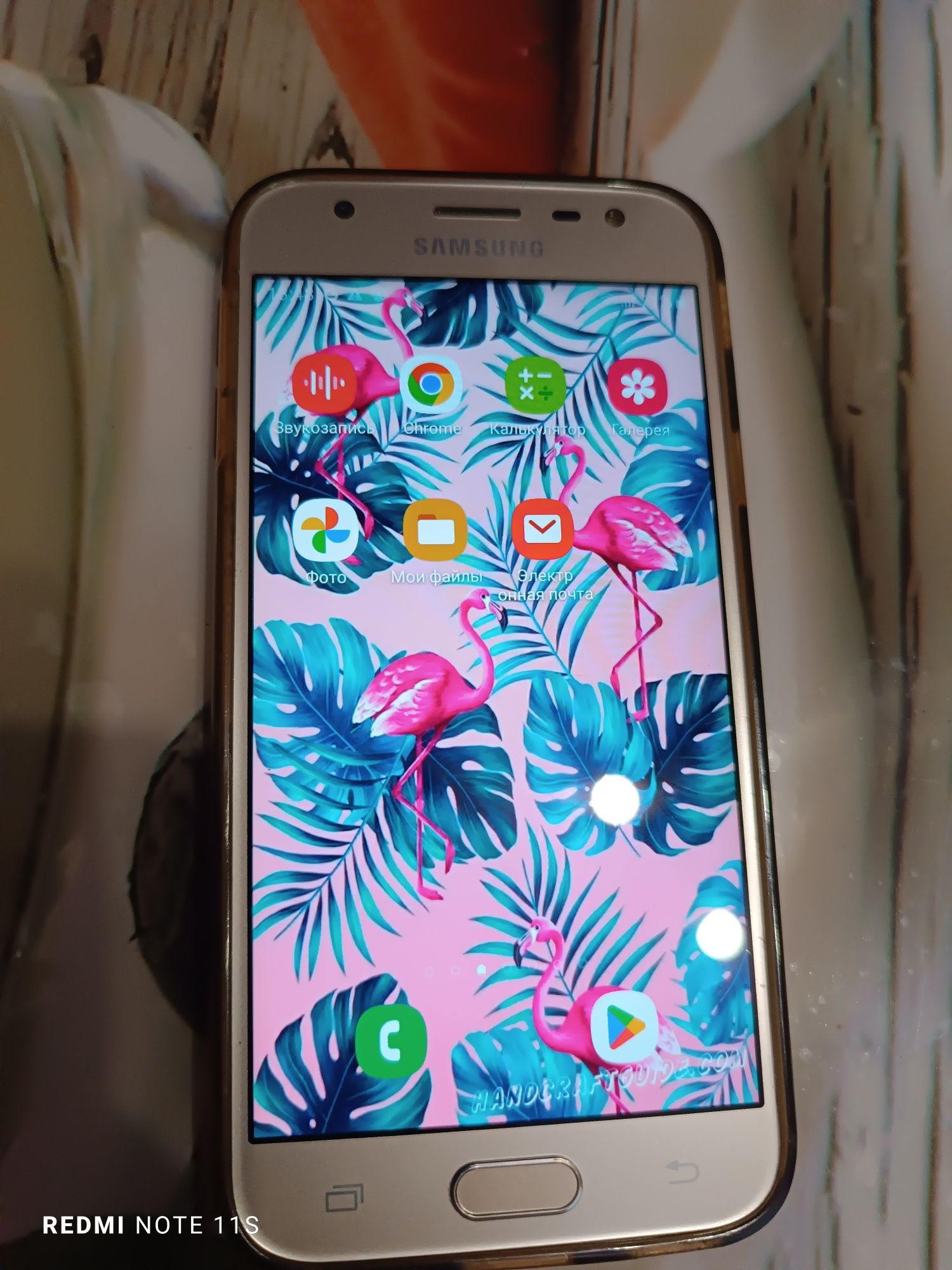 Смартфон Samsung J3