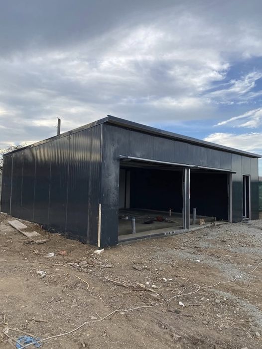 Vand garaje auto pe structura metalica