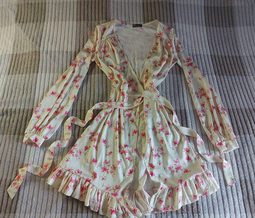 Летнее шелковое платье ванильного цвета