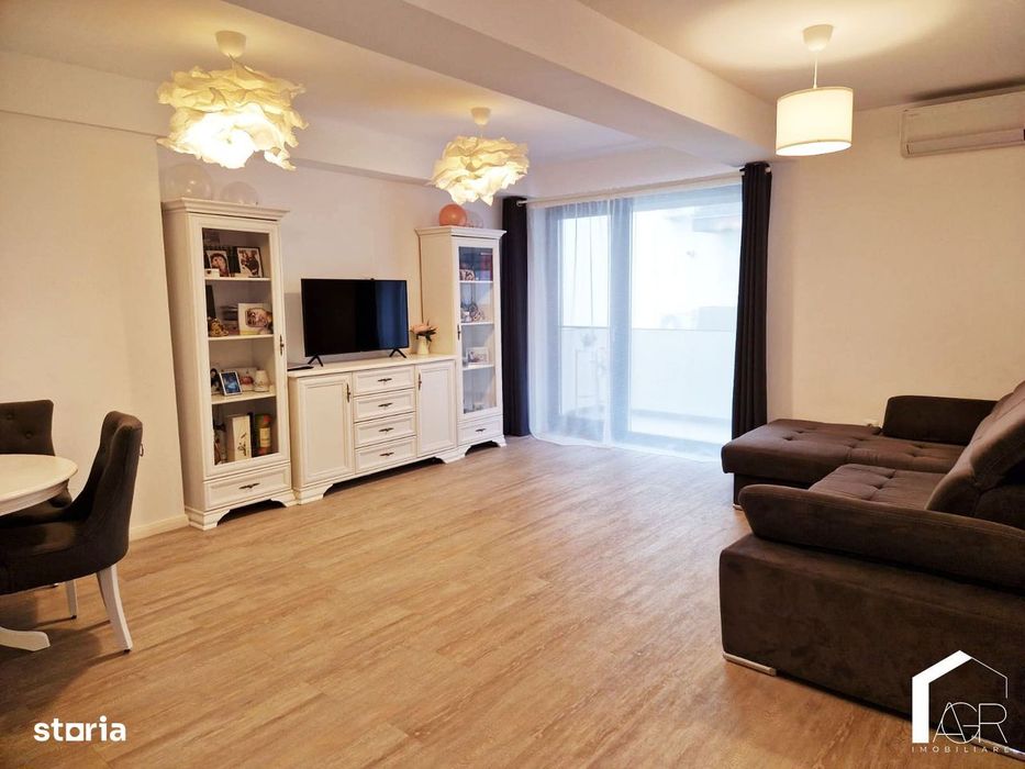 Apartament cu 4 camere, decomandat, zona Albert