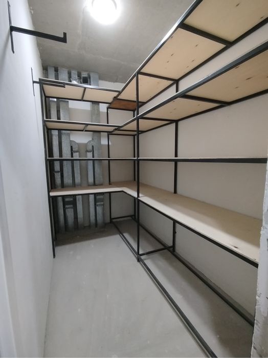 Полки в кладовку, стеллажи в кладовку, прочные стеллажи