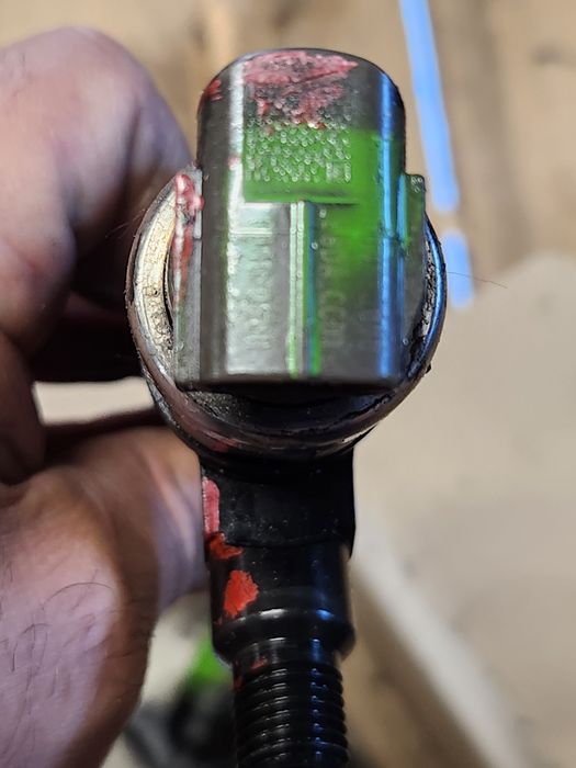 Vand  injectoare  Toyota  avensis  2.0 motorina