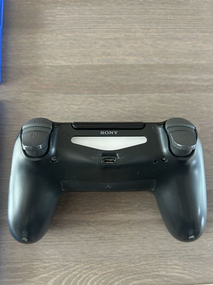 Playstation 4 slim
