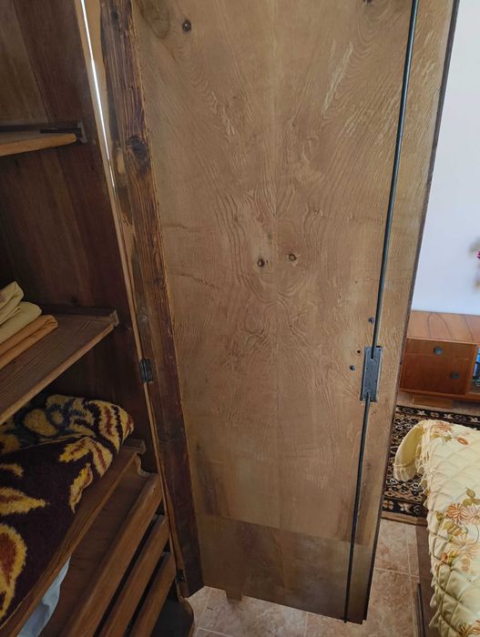 Трикрилен гардероб от орех