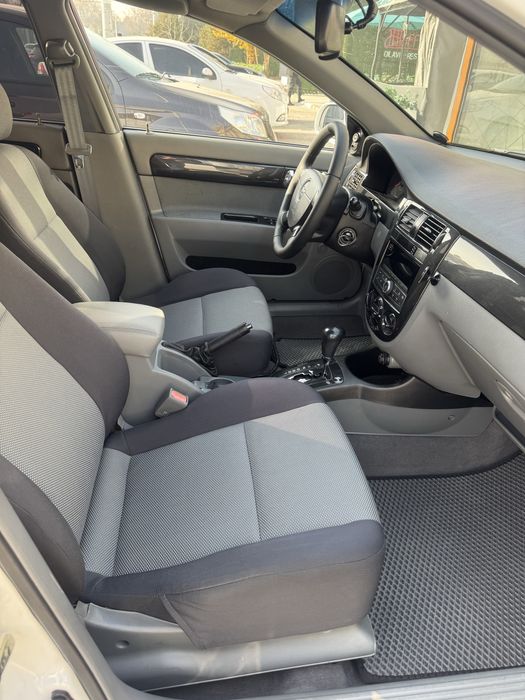 Chevrolet Lacetti 1.8 AT 2010 yil nomeri bilan sotiladi