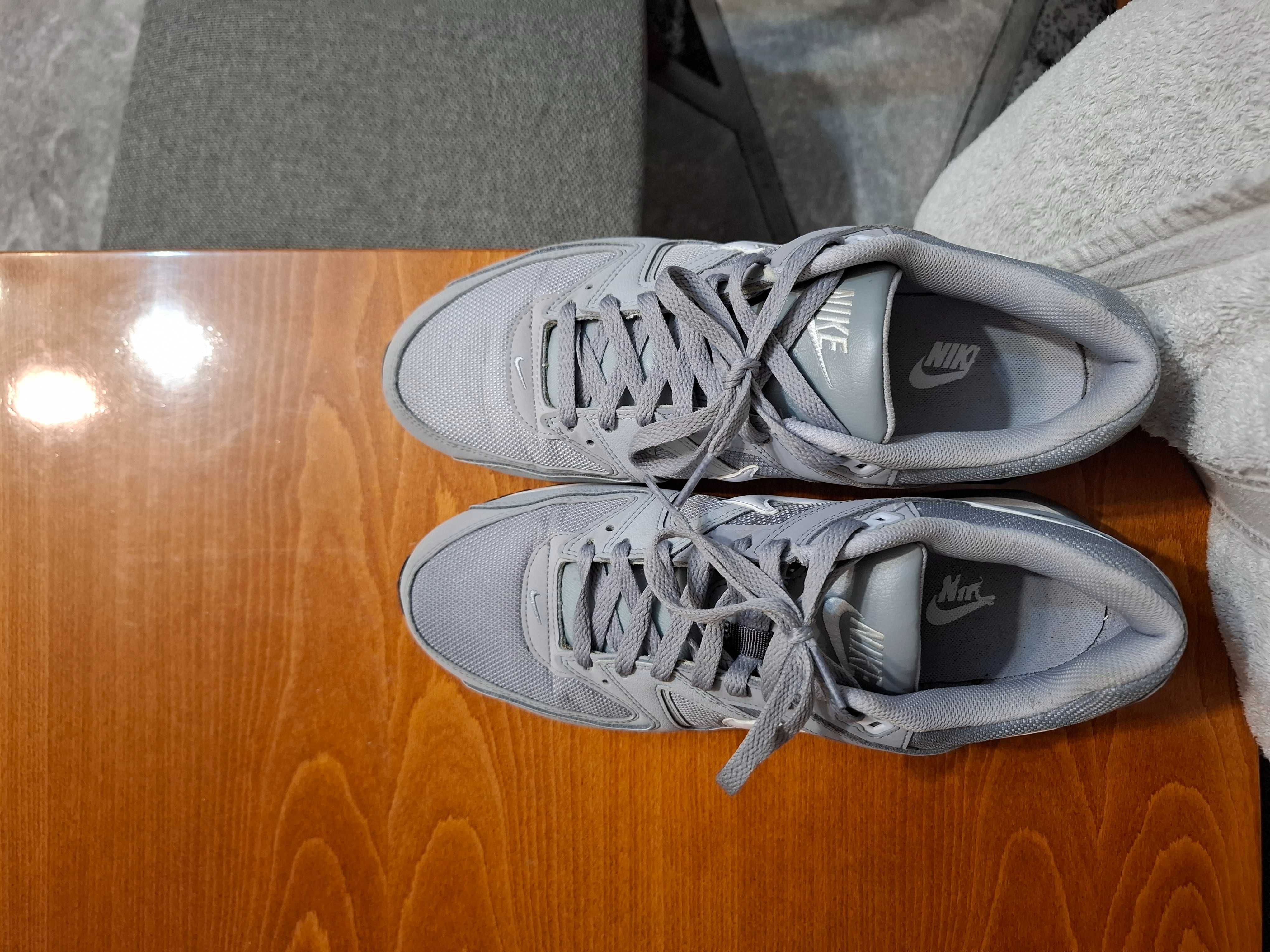 Маратонки Nike Air max command