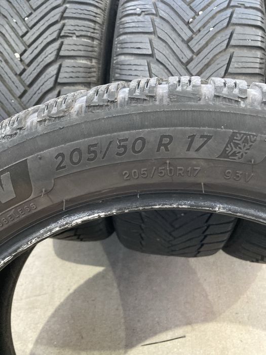 215/50/17 Michelin Alpin 6