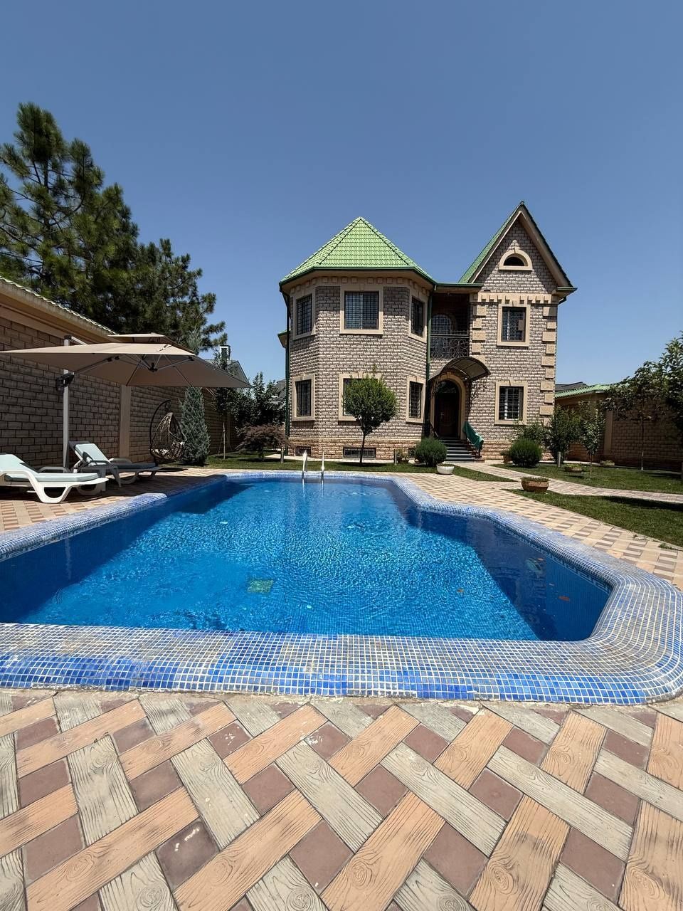 Продам евро дом Мирзо-Улугбекский районе Луначарском 8,3 соток 3 уровн