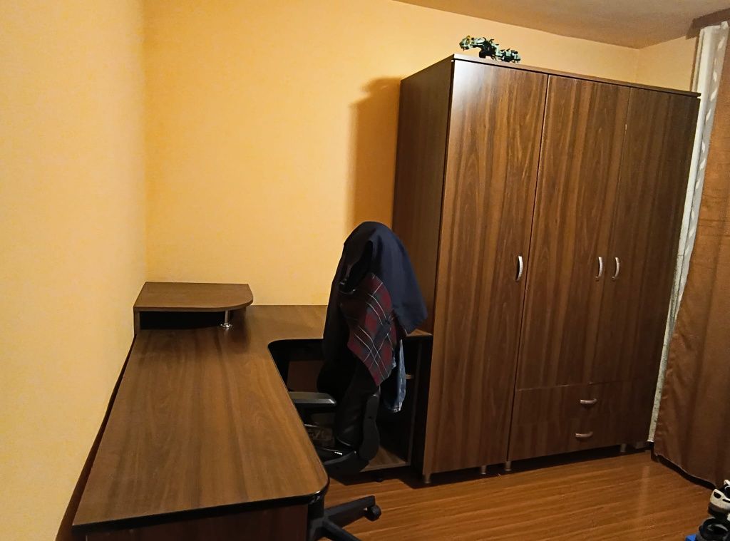 Vand set birou cu dulap tineret