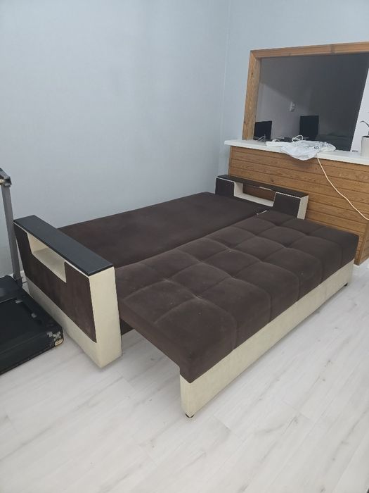 Диван бывший в употребление