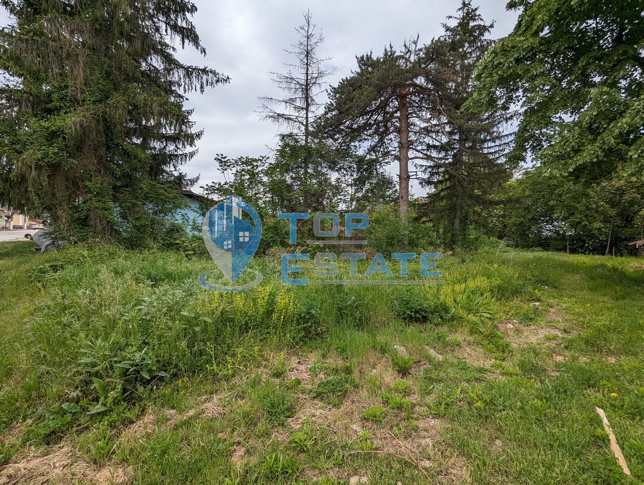 Парцел в регулация в центъра на село Миндя