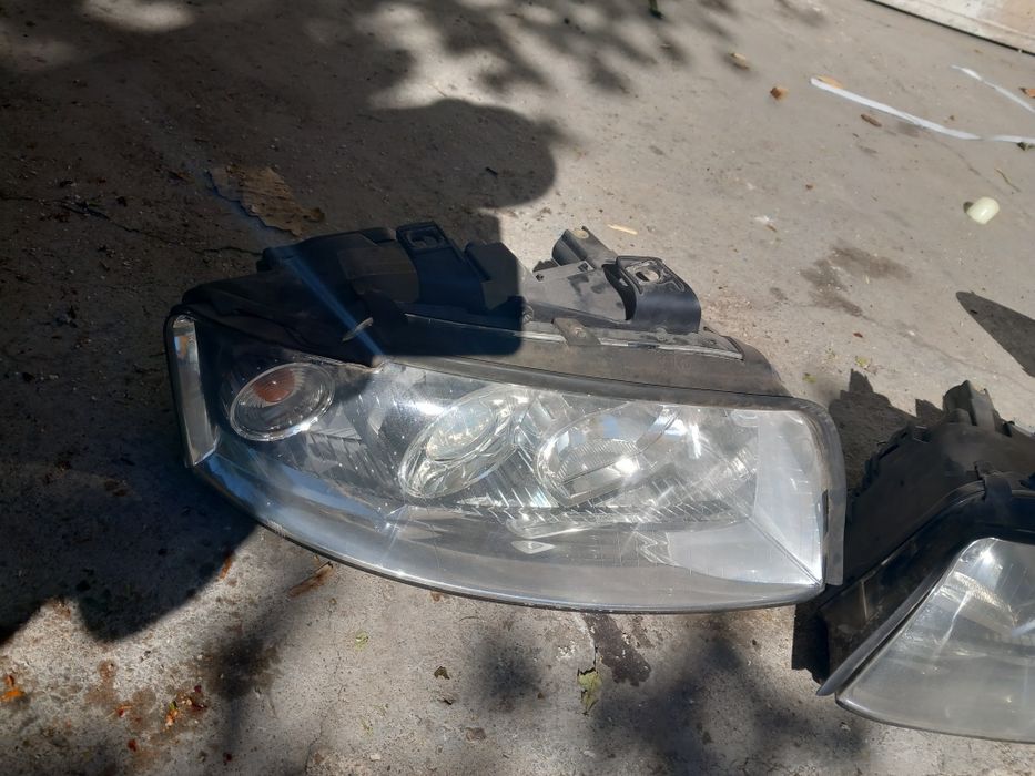 Десен фар за Audi A4 ексанон