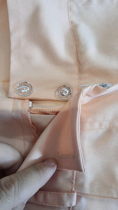 Брюки 44-46 размер Абсолютно новый Оч пушти ранг 
Юнусобод 17-квартал