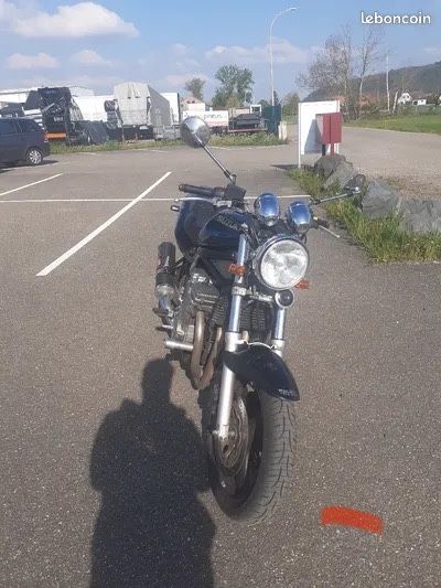 Suzuki bandit 1200.