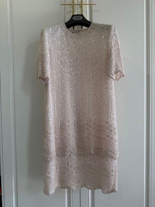 Нарядное расшитое платье