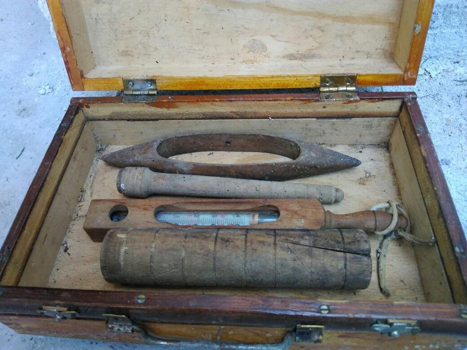 Продавам много стар антикварен лот джунджурий