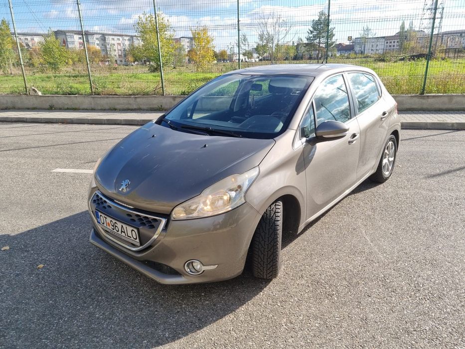 Se vinde Peugeot 208 /An fabricație:2012/Cutie automata/ 1.4 hdi