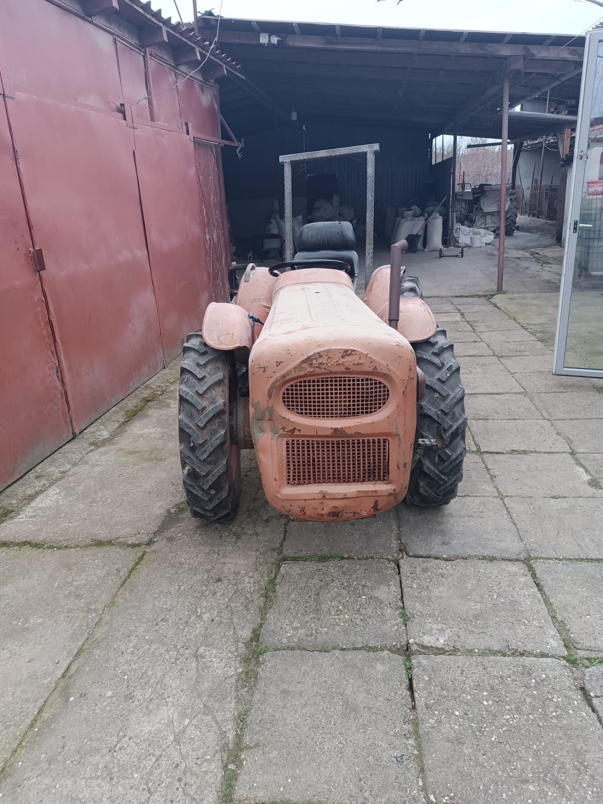 Tractor 4x4 articulat goldoni