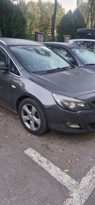 Vând Opel astra j17