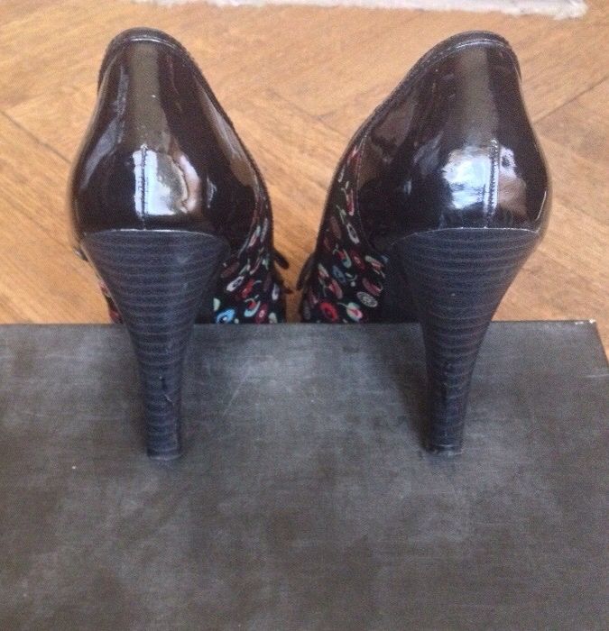 Pantofi Peep toe Negri cu Flori