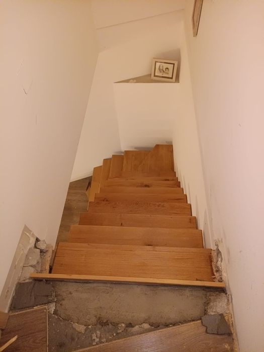 Scara din fier cu lemn interooara