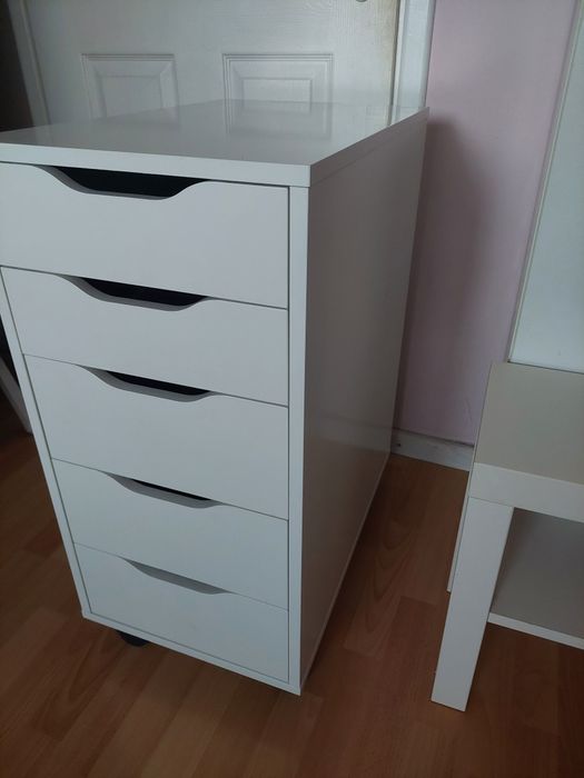 Контейнер на колелца Икеа.