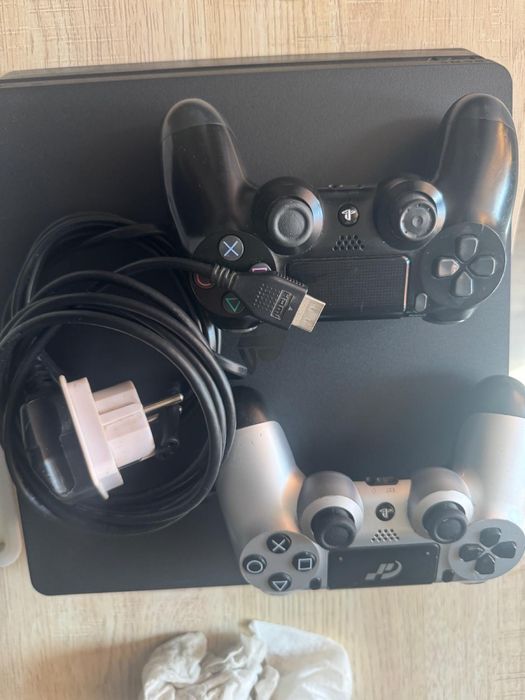 Joc ps4 cu doua manete