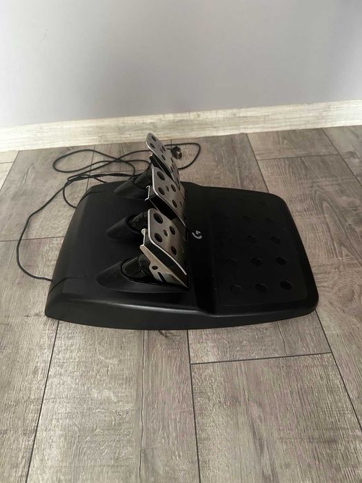 Волан, педали и скоростен лост Logitech G923